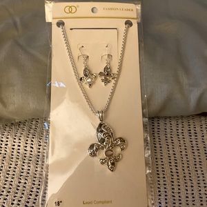 Sam Moon Fleur De Lis Fashion Jewelry Set- NWT- never been worn..